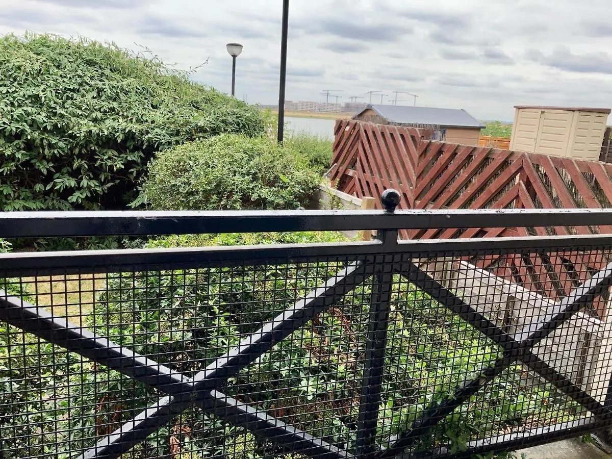 Homestay Comfortable Room With Private Balcony And Shared House London