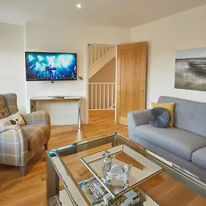 Host & - Hoggarth House Holiday home Whitby